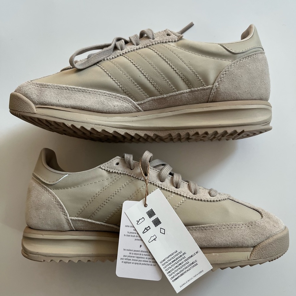 Unisex Adidas beige sneakers mens 7/womens 8